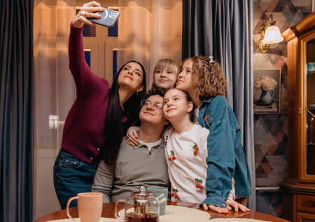 Бледный сбросил 7 кг, Смирнова испугалась паука: как снимали «Папины дочки»