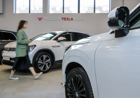 Крупнейший поставщик Tesla в России исчез с деньгами покупателей