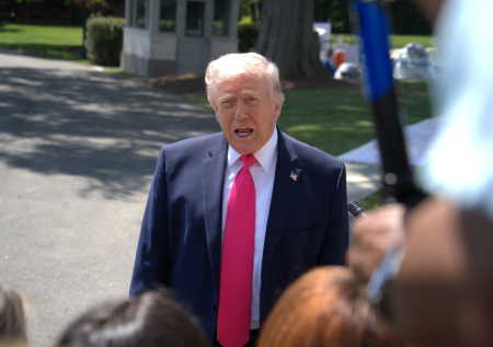 «Человек с низким IQ»: Трамп жестко набросился на Такера Карлсона