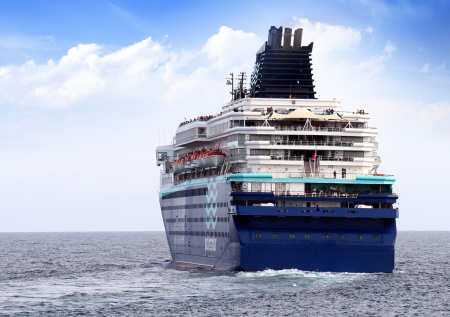 Первый круизный лайнер рискнул пройти через Ормузский пролив