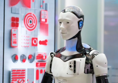 Робот-«спортсмен» разлетелся на куски в ходе полумарафона в Китае