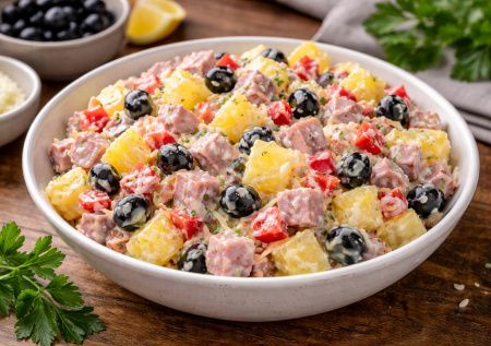 Ничего не варю и собираю за 7 минут: салат с ветчиной и оливками. Кремовая заправка из авокадо