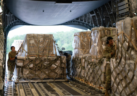 Европа пожаловалась на задержки поставок оружия из США