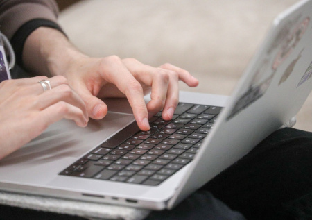 Стало известно, могут ли уволить работника за использование нейросетей