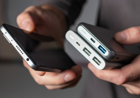 Власти задумались об ограничениях для пауэрбанков в самолетах