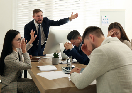 Юрист ответил, чем чреваты для начальства угрозы уволить по статье