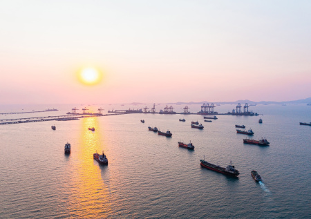 Тысячи судов не могут покинуть Персидский залив из-за войны в Иране