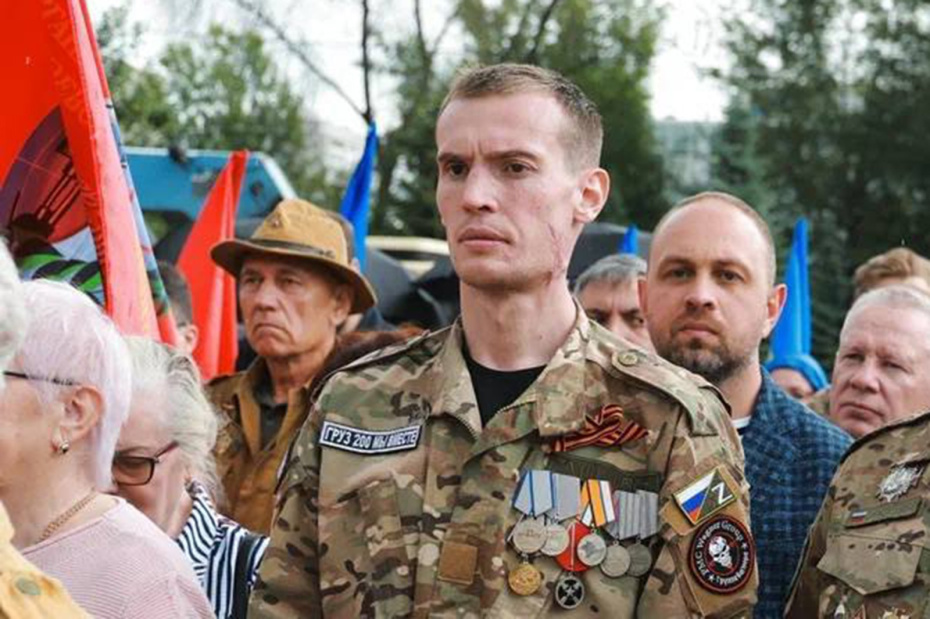 Матвей Мартемьянов (в центре)