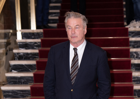 Болдуин возвращается в суд из-за убийства на съемках фильма «Ржавчина»