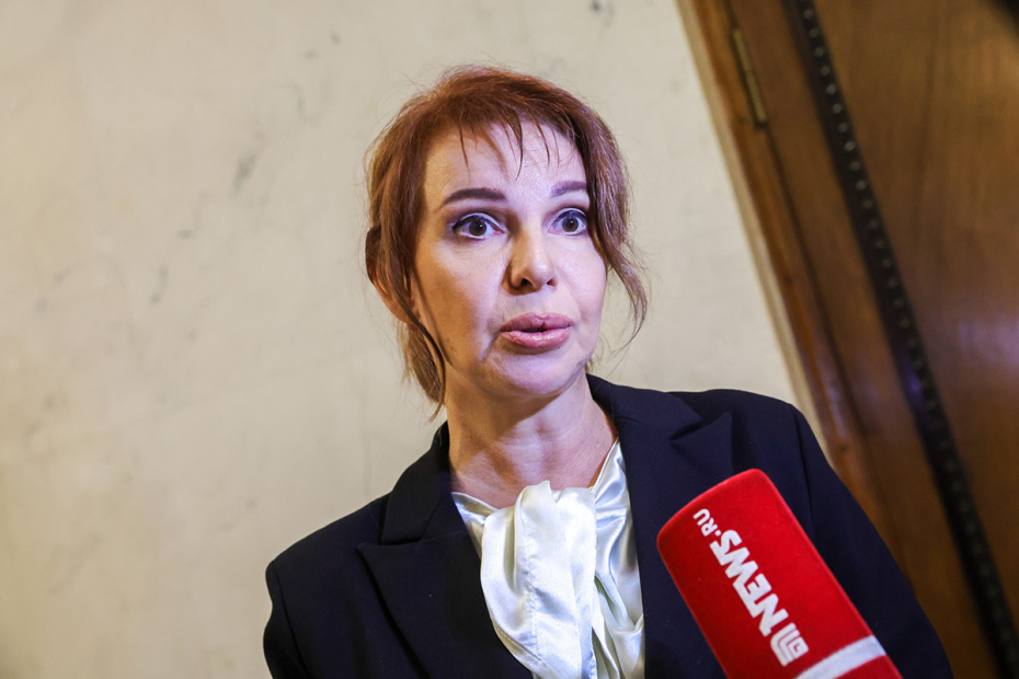 Наталья Штурм даёт интервью интернет-изданию NEWS.ru в фойе Государственной думы Российской Федерации