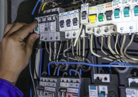 Почти 400 тыс. человек на Украине остались без электричества