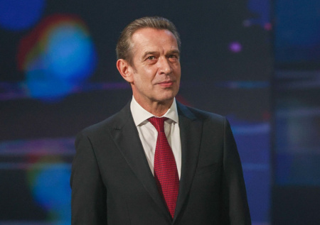 Фронтовые гастроли, уход из кино, дочь в США: как живет Владимир Машков