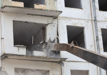 Слуцкий назвал предельный срок расселения аварийных домов