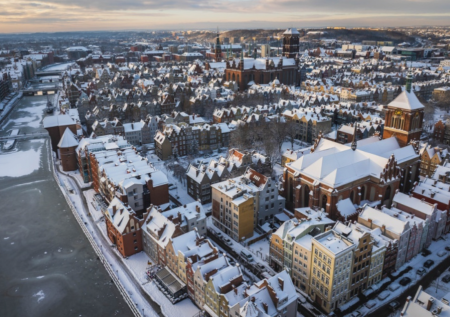 «Они смеются»: президент Польши выронил подозрительный пакетик на интервью