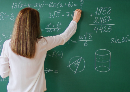 В России придумали, как изменить трудовые отношения педагогов