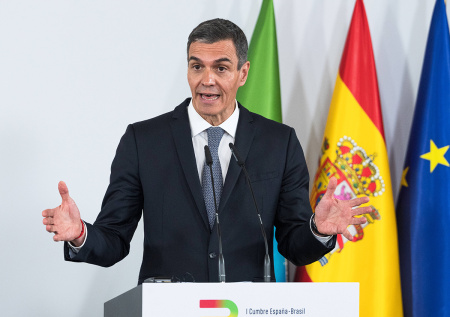 Премьер Испании призвал создать «антитрамповскую коалицию»
