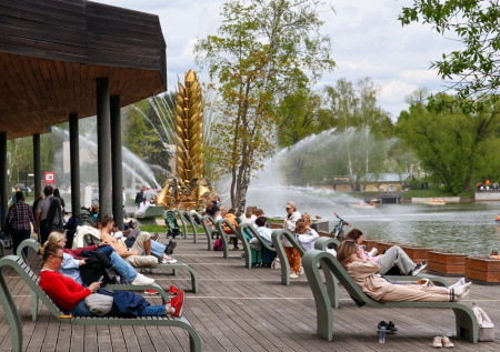 Выходные и праздники в мае 2026 года: сколько дней работаем и отдыхаем