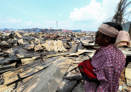 Страшные кадры пожара в Малайзии попали на видео
