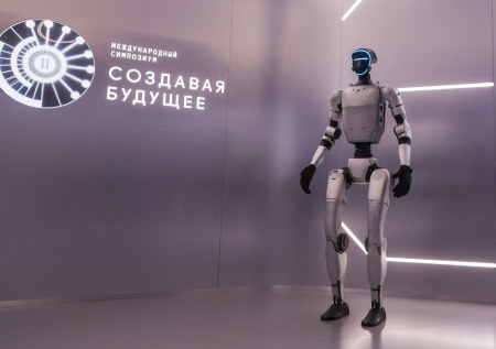 Роботы обогнали человека на полумарафоне в Китае