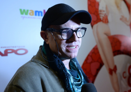 Сбежавший из РФ звезда «Универа» пытается выжить на курсах по самопознанию