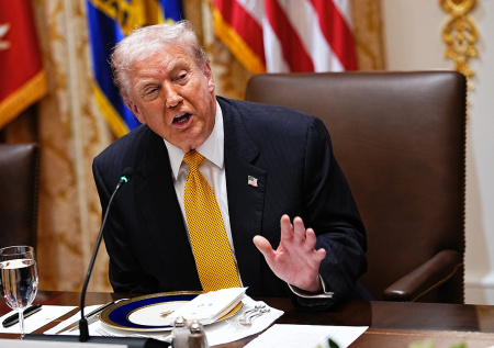 Трамп пообещал уничтожить все электростанции и мосты в Иране