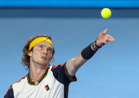 Россиянин проиграл в финале теннисного турнира в Барселоне