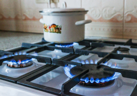 Россиянам подробно объяснили, когда лучше заменить газовую плиту