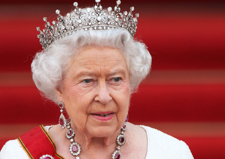 Нацизм, измены, травля Дианы: какие скелеты прятала в шкафу Елизавета II