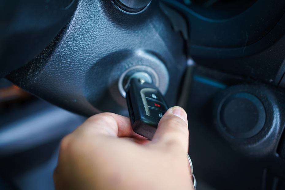 Сухая химчистка подкапотного пространства: альтернатива воде