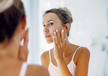 Врач объяснила, как легко и быстро избавиться от отеков на лице