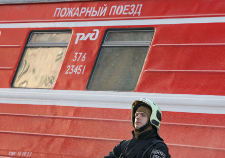 На тушение морского терминала в Туапсе бросили два пожарных состава