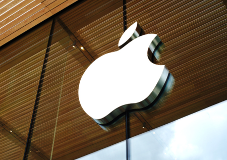 Руководивший Apple после смерти Джобса Кук покидает свой пост