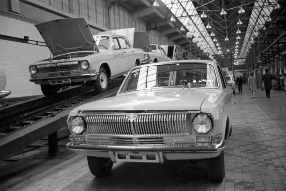 Легковая автомашина ГАЗ-24 «Волга», выпущенная на Горьковском автомобильном заводе