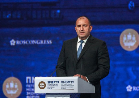 Партия Радева лидирует на выборах в Болгарии