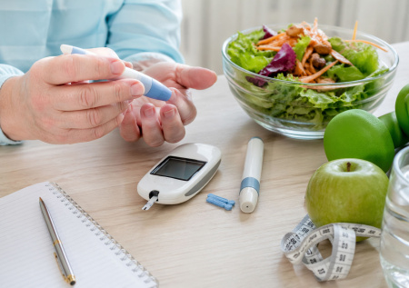 Как быстро и без таблеток снизить сахар в крови: 5 рабочих способов