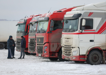 Тысячи китайских грузовиков решили отозвать в России