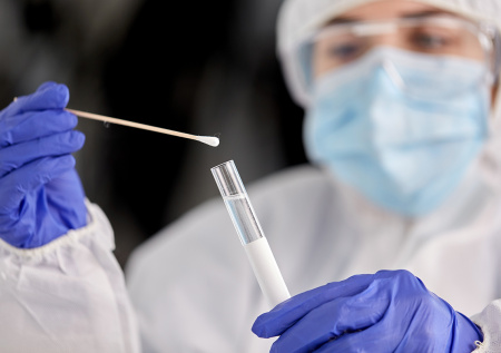 Врач назвала опасный вирус, живущий в организме десятилетиями