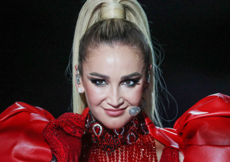 «У кого много подписчиков»: Захарова высказалась о Бузовой на сцене театра