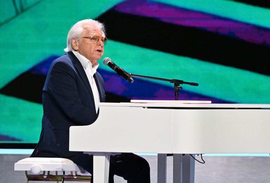 Певец Юрий Антонов выступает на церемонии вручения наград победителям III Всероссийской муниципальной премии «Служение»