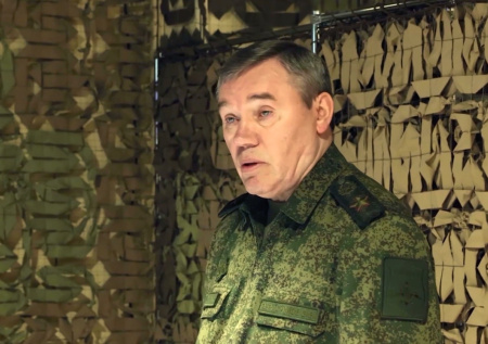 «Под нашим контролем»: Герасимов заявил об успехах ВС РФ в Красном Лимане