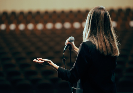 Общественник предложил способ защитить россиян от псевдокоучей