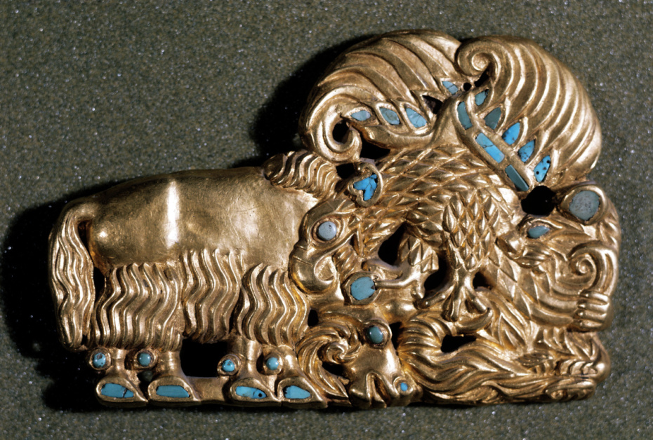 Золотая пластина с изображением зверей, инкрустированная бирюзой. Из фондов Государственного Эрмитажа