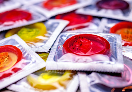 Иран довел производителя презервативов до отчаянных мер