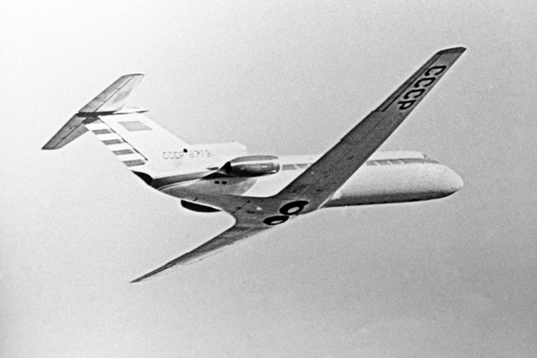 Пассажирский самолёт Як-40