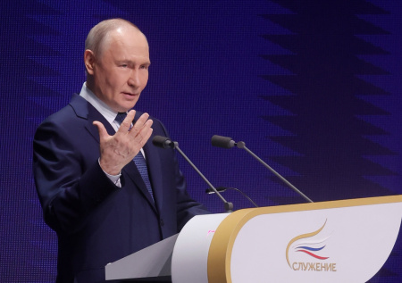 Путин наградил победителя премии «Служение»: самые яркие кадры церемонии