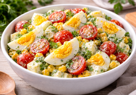 Салаты за 5 минут из того, что под рукой: 5 рецептов для ленивых и голодных