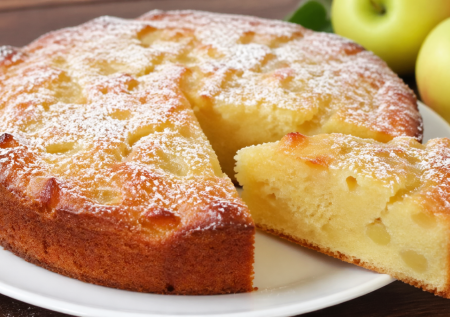 Не шарлотка, а сливочная нежность: яблочный пирог «Удача» выходит очень вкусным — тесто на йогурте и масле