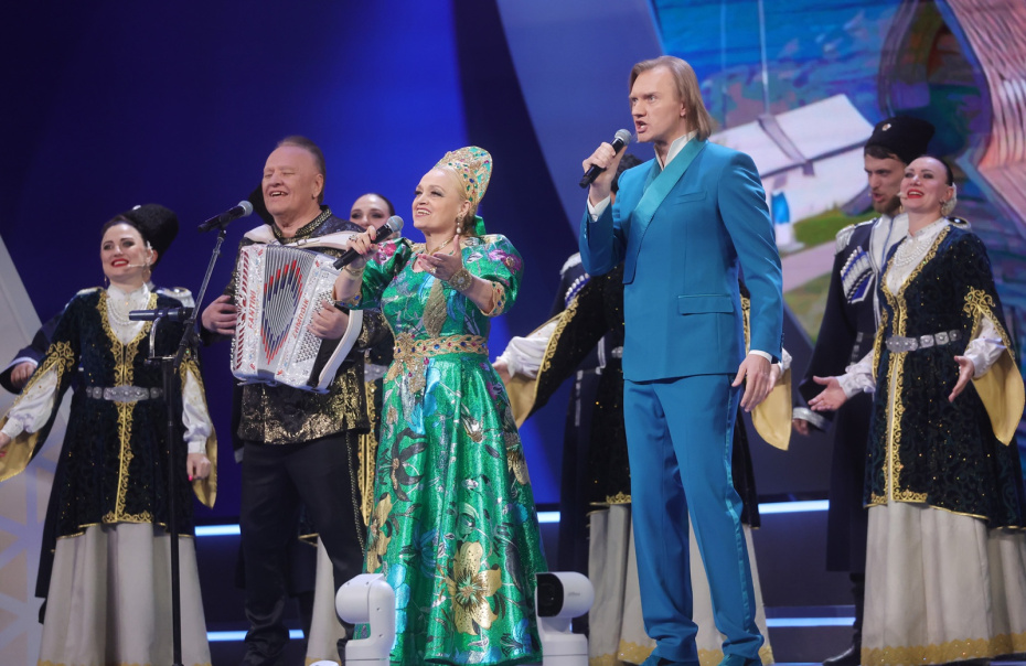 Надежда Кадышева и ансамбль «Золотое кольцо» выступают на церемонии вручения наград победителям III Всероссийской муниципальной премии «Служение»