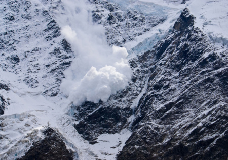 Туристы погибли при спуске с горы в Бурятии