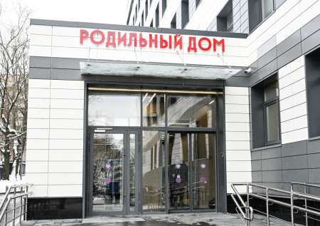 Суд в Кузбассе повторно приостановил работу роддома, где умерли дети